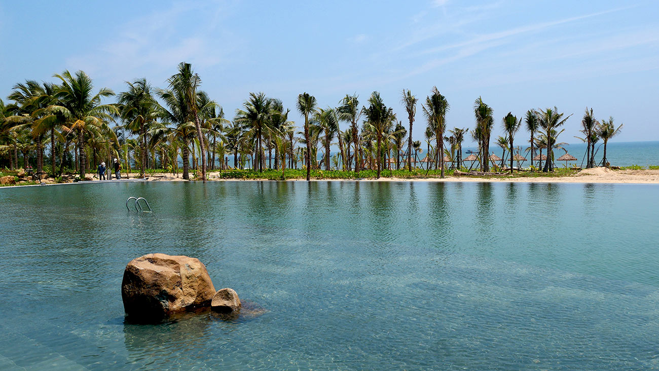 Bể bơi vô cực  - Bliss Hoi An Beach Resort & Wellness