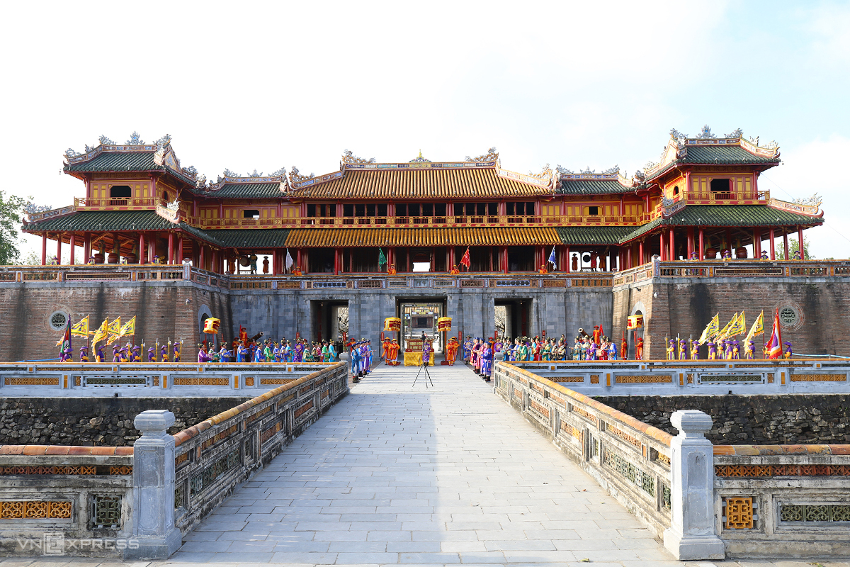 DISCOVER HUE CAPITAL 1 DAY