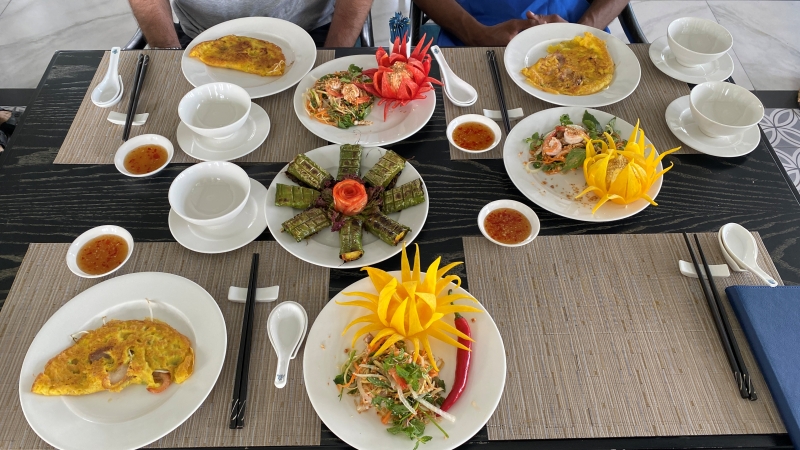 Discover the local market and take a cooking class